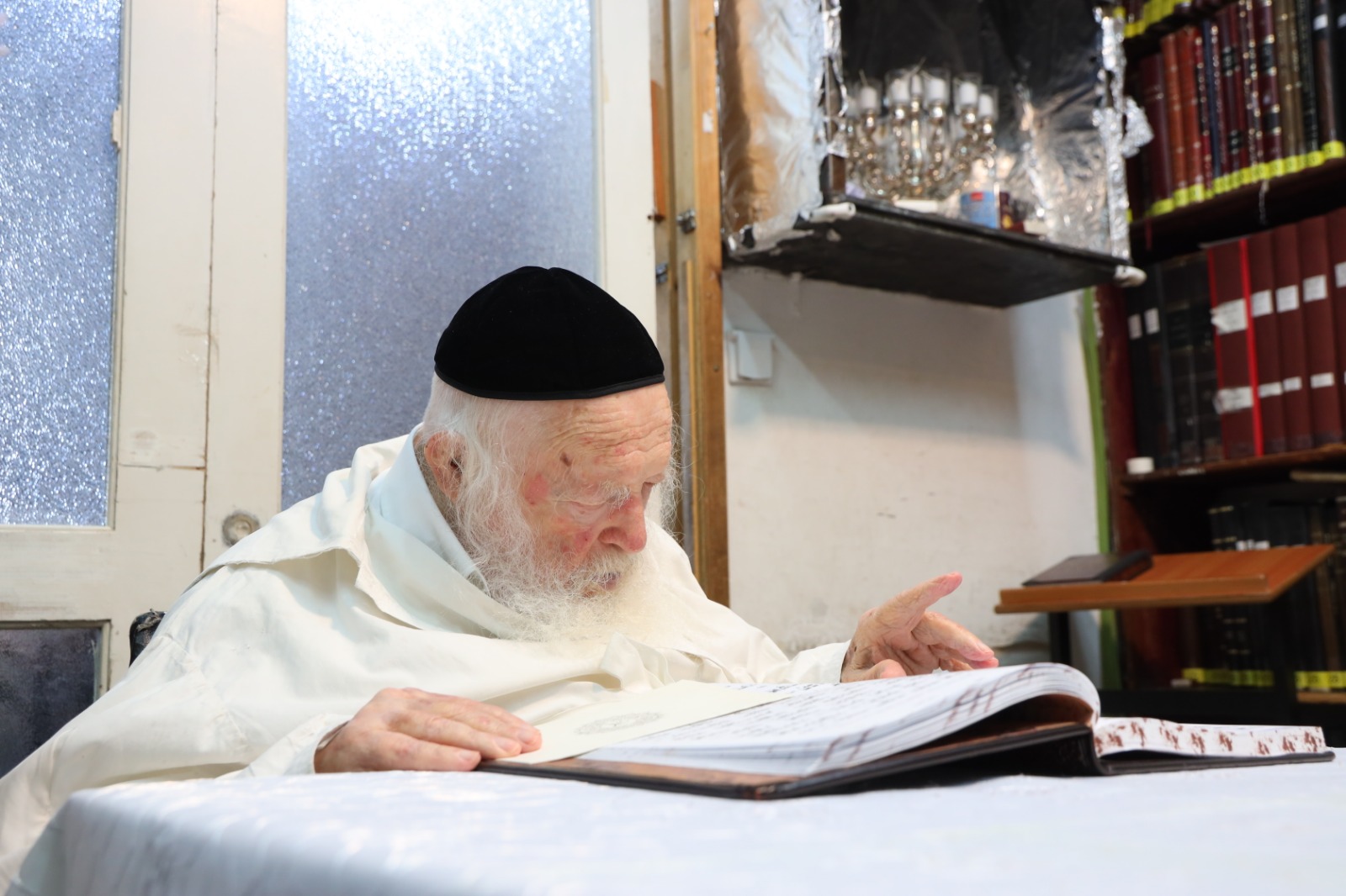 G’mar Chasimah Tovah! Watch Maran zt”l on Erev Yom Kippur